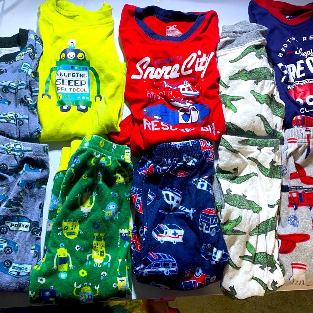 BUNDLE OF 5 pairs of Matching Boys PJs Size 2T